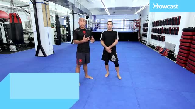 MMA Fighting Technique - How to Do Basic Strike Combinations - English