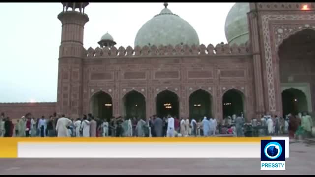[Clip] Pakistan-s Shia, Sunni Muslims Show Unity Through Joint Prayers | PTV English