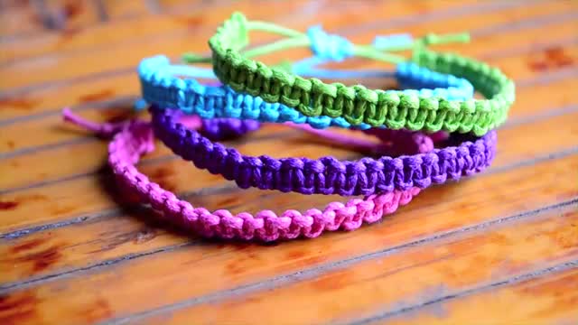 DIY Stackable Square Knot/Cobra Stitch Bracelet - English