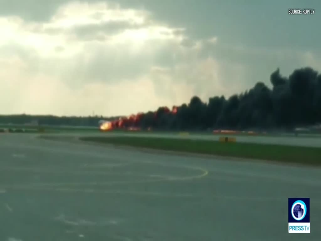 [06 May 2019] Dramatic footage captures plane landing while on fire at Moscow airport - English