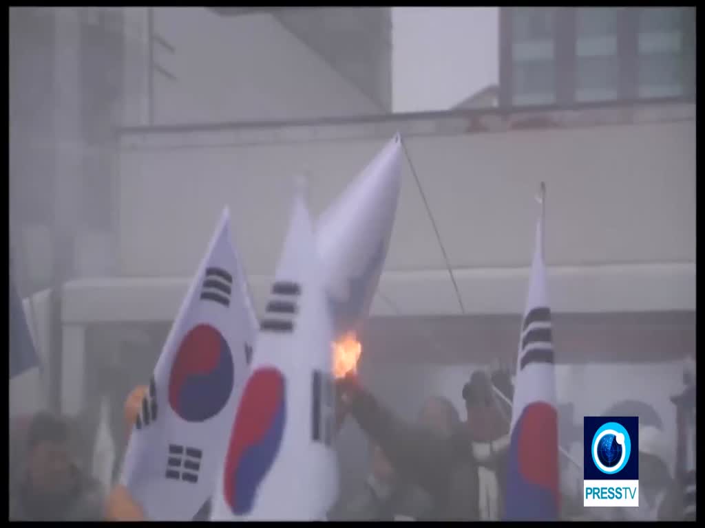 [11 February 2018] South Korea protesters burn unified peninsula flag - English