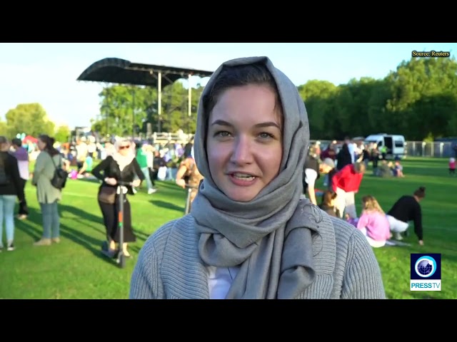  [26 March 2019] Women in Christchurch continue to wear headscarves in show of support for Muslim community - English
