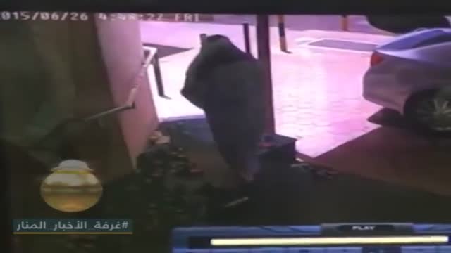 Video of Suspected Suicide Bomber entering the Imam Sadeg Mosque in Kuwait - Arabic
